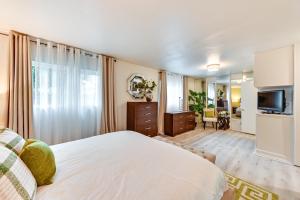 Un dormitorio con una cama grande y una sala de estar. en San Diego Family Home with Lush Backyard Patio!, en San Diego