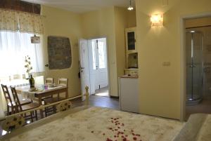 Kuchyň nebo kuchyňský kout v ubytování Apartment Pod Kostanji
