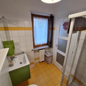 a small bathroom with a sink and a window at Monolocale piccolo ed accogliente - CIR 0021 - in Aosta