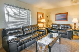 Φωτογραφία από το άλμπουμ του Central Condo with Pool Access in Lake Havasu City σε Lake Havasu City