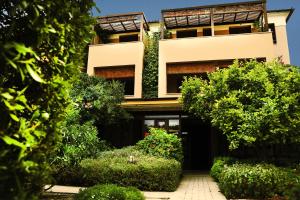 Κήπος έξω από το Rastoni Hotel Aegina