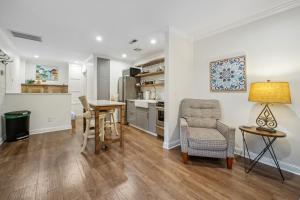 Galeriebild der Unterkunft Downtown Wilmington Studio in Historic District! in Wilmington