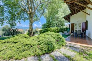 a house with a view of a tree at Appartamento Rupestre in Manerba del Garda