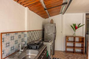Kuchyň nebo kuchyňský kout v ubytování Casa Kinkaju y Yoga Shala