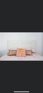 Lova arba lovos apgyvendinimo įstaigoje Casa Lucie Luxury 3 Bed detached villa in Los Mojones PDC