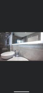 Vonios kambarys apgyvendinimo įstaigoje Casa Lucie Luxury 3 Bed detached villa in Los Mojones PDC