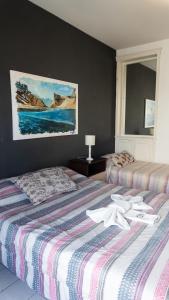 two beds sitting next to each other in a bedroom at Hotel Urbano Ventia in Comodoro Rivadavia