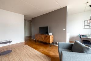 Televizorius ir (arba) pramogų centras apgyvendinimo įstaigoje 2ndhomes 1BR apartment with Sauna & Balcony in Kamppi