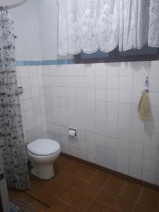 a bathroom with a white toilet and a window at Apartamento Pé na Areia com Vista Mar e Wi-fi LOFTJL com 01 vaga de garagem sujeita a disponibilidade in Santos