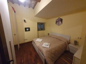 a bedroom with a bed with two towels on it at la Suite del Suffragio in Viterbo