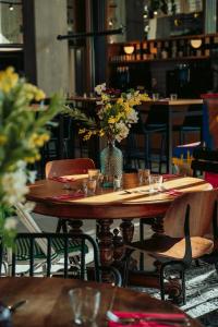Reštaurácia alebo iné gastronomické zariadenie v ubytovaní JOST Hotel Montpellier Centre St Roch