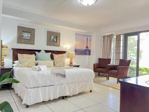 Amoris Guesthouse In Waterkloof Ridge客房内的一张或多张床位