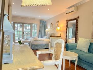 Amoris Guesthouse In Waterkloof Ridge客房内的一张或多张床位