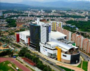 een luchtzicht op een groot gebouw in een stad bij Apto y PH amplios, 3 a 4 alcobas, vista y turismo - Cacique in Bucaramanga