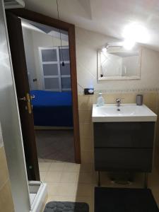 a bathroom with a sink and a mirror at Sweet Home Airport Fiumicino in Fiumicino