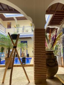 Balkón nebo terasa v ubytování Le riad de Salima, Noor Es Saadi design