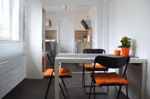 a dining room with a table and four chairs at Haus am Bach in Schwäbisch Gmünd