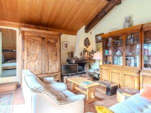 a living room with wooden furniture and a wooden ceiling at Appartement Morzine, 5 pièces, 8 personnes - FR-1-754-63 in Morzine