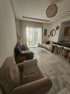 a living room with a couch and a table at Airport Break in Nouaceur