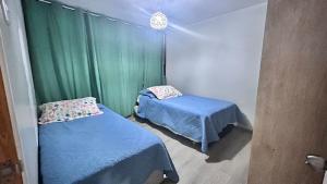 Giường trong phòng chung tại Mesquita Arriendos - Departamento full amoblado para 7 personas
