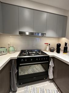 a kitchen with a stove top oven in a kitchen at Forte Downtown Dubai in Dubai