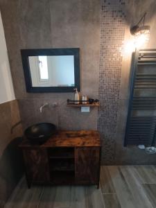a bathroom with a sink and a mirror at Appartamento Villa Matilde in Borgata Zarattini