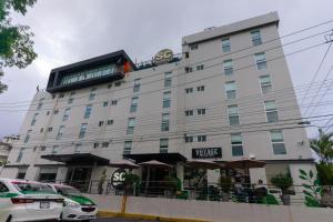 uma representação do exterior de um hotel em SC HOTEL em Xalapa
