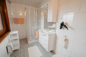 Łazienka w obiekcie Pension Waldruh - Tannenheim