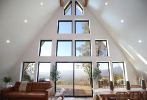 Posezení v ubytování High End A-Frame - Hot Tub - Awesome Views - Yosemite - Electric Vehicle Friendly - Sleeps 10