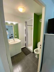 Koupelna v ubytování Le porte bonheur + 7 fotografií