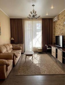 Televízia a/alebo spoločenská miestnosť v ubytovaní Classic Hotel