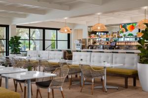 Et opholdsområde på Tommy Bahama Miramonte Resort & Spa