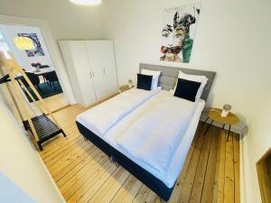 aday - Enchanting 2 bedroom apartment in the heart of Aalborg 객실 침대