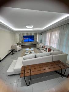 O zonă de relaxare la APARTAMENTO EM EDIFICIO 100% MOBILIADO PARA TEMPORADA