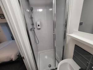 a bathroom with a shower with a toilet and a sink at Affordable Comfort on Alfreton Road - Ideal for Savvy Travelers in Nottingham
