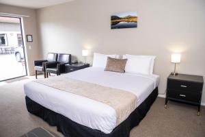 Rúm í herbergi á 58 On Cron Motel