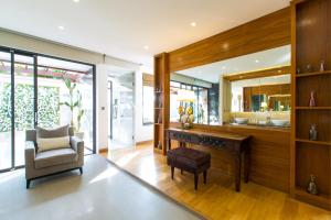Posezení v ubytování Dasiri Lakefront Villa