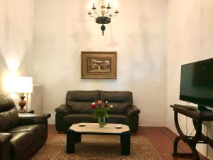 A television and/or entertainment centre at La Almedina: Palacio de Foronda