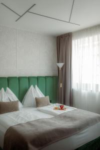 Łóżko lub łóżka w pokoju w obiekcie NED Hotel