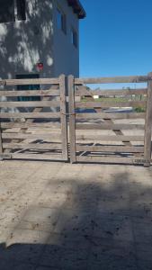 a wooden fence in front of a building at Casa a estrenar en Santa Elena - Santa Clara, Costa Atlantica in Playa Dorada