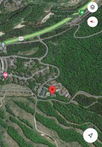 un mapa de una carretera con un marcador rojo en SKI in SKI OUT at Bretton Woods. 1Gigi WIFI, Views en Bretton Woods
