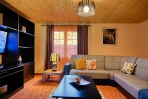 Μια τηλεόραση ή/και κέντρο ψυχαγωγίας στο Casa Primavera, a Home in Madeira