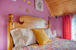 Ένα ή περισσότερα κρεβάτια σε δωμάτιο στο Casa Primavera, a Home in Madeira