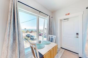 Φωτογραφία από το άλμπουμ του Couple's Getaway, 2nd floor ocean view suite w/ beautiful sunrises, patio, AC σε Flagler Beach +17 φωτογραφίες