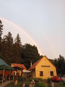 a rainbow in the sky over a building at Apartmány pod Klášterem in Kladruby