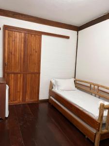 Cama o camas de una habitación en Guarda do Embaú