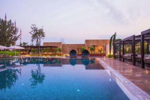 Bazén v ubytování Adana HiltonSA Hotel nebo v jeho okolí