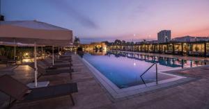 Bazén v ubytování Adana HiltonSA Hotel nebo v jeho okolí