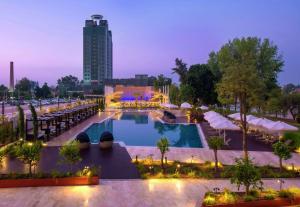 Bazén v ubytování Adana HiltonSA Hotel nebo v jeho okolí
