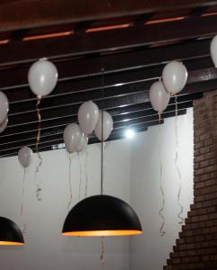 a bunch of balloons hanging from a ceiling at Bahan Pousada - Pousada em Ubatuba in Ubatuba